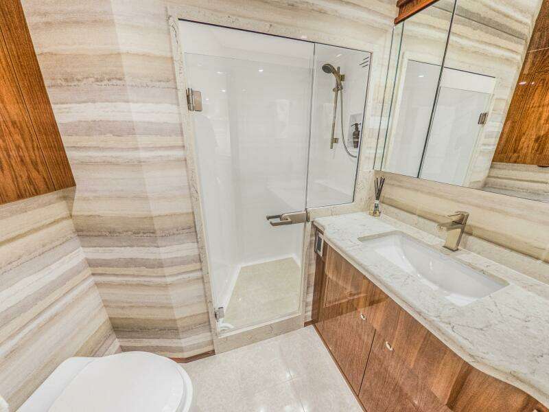 2021 Viking 92 Skybridge