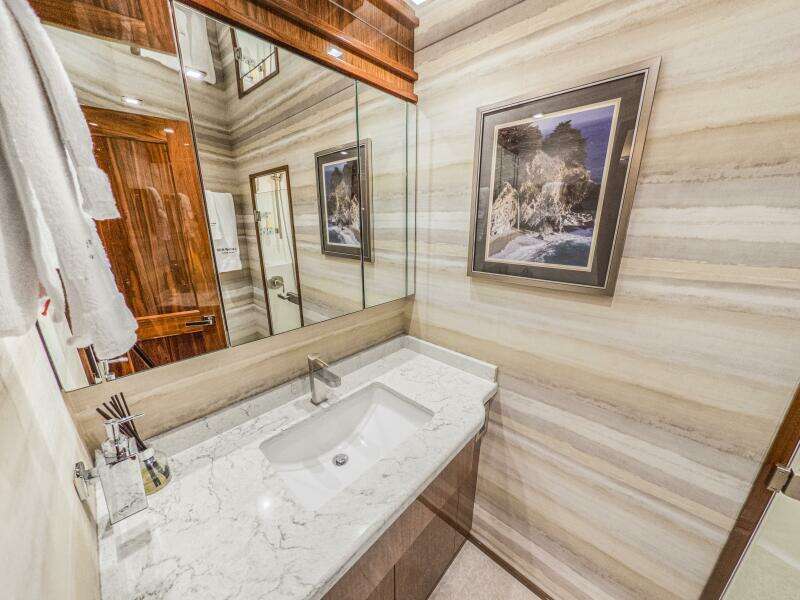 2021 Viking 92 Skybridge