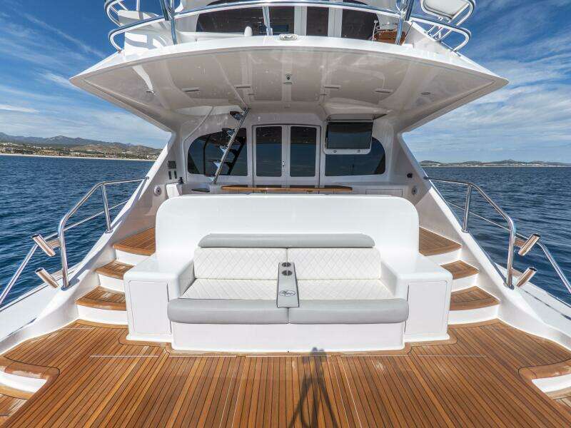 2021 Viking 92 Skybridge