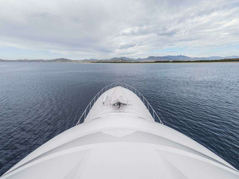 2021 Viking 92 Skybridge