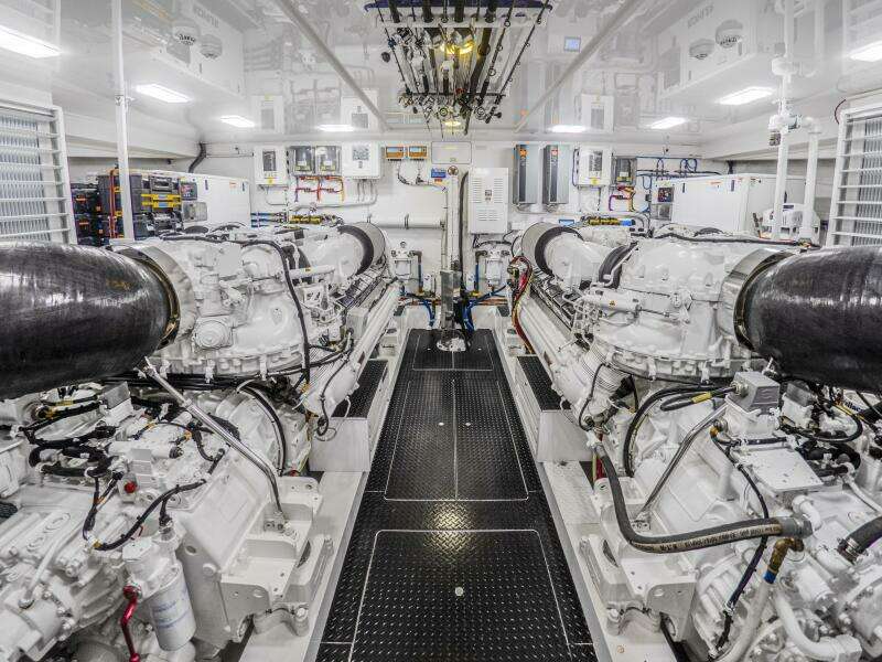 2021 Viking 92 Skybridge