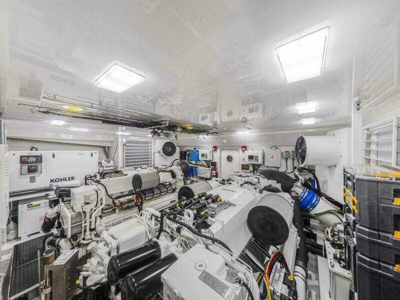 2021 Viking 92 Skybridge