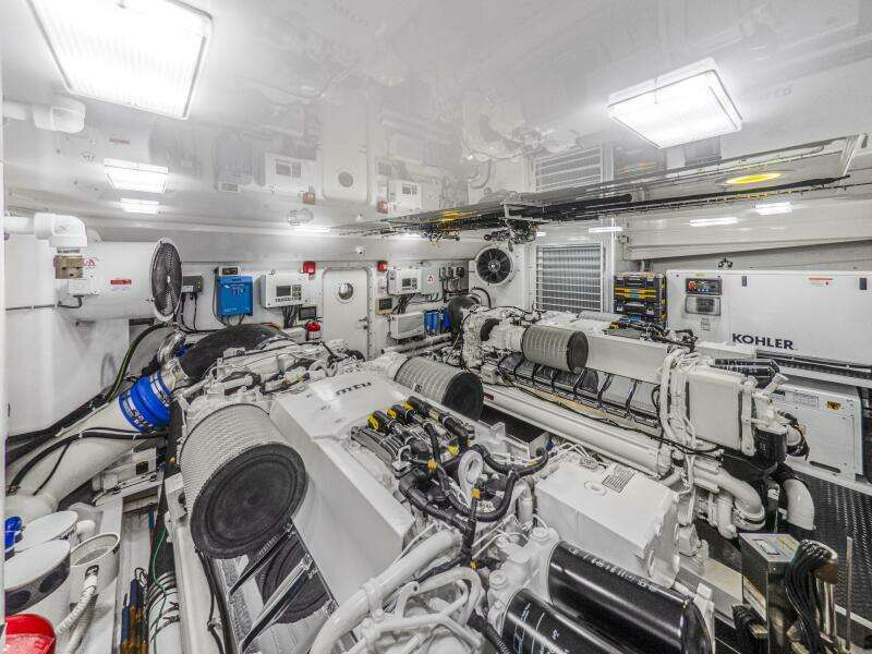 2021 Viking 92 Skybridge