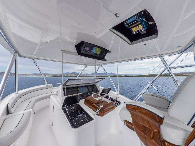 2021 Viking 92 Skybridge