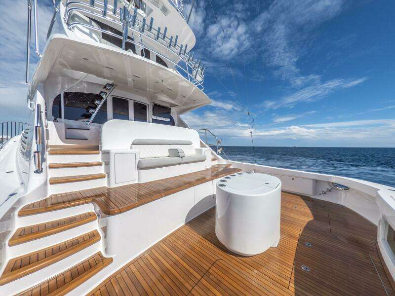 2021 Viking 92 Skybridge