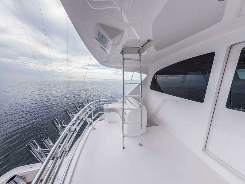 2021 Viking 92 Skybridge