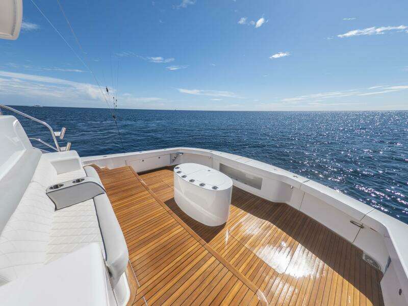 2021 Viking 92 Skybridge