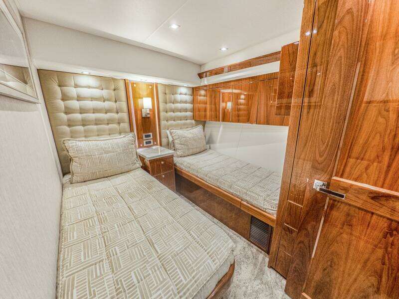 2021 Viking 92 Skybridge