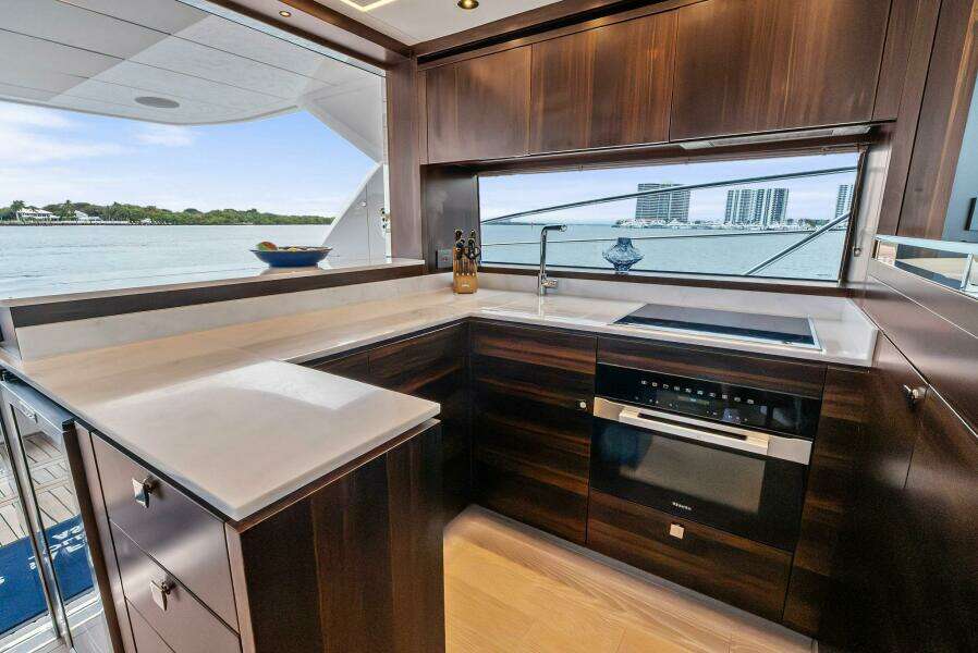 2025 Sunseeker 55 Manhattan