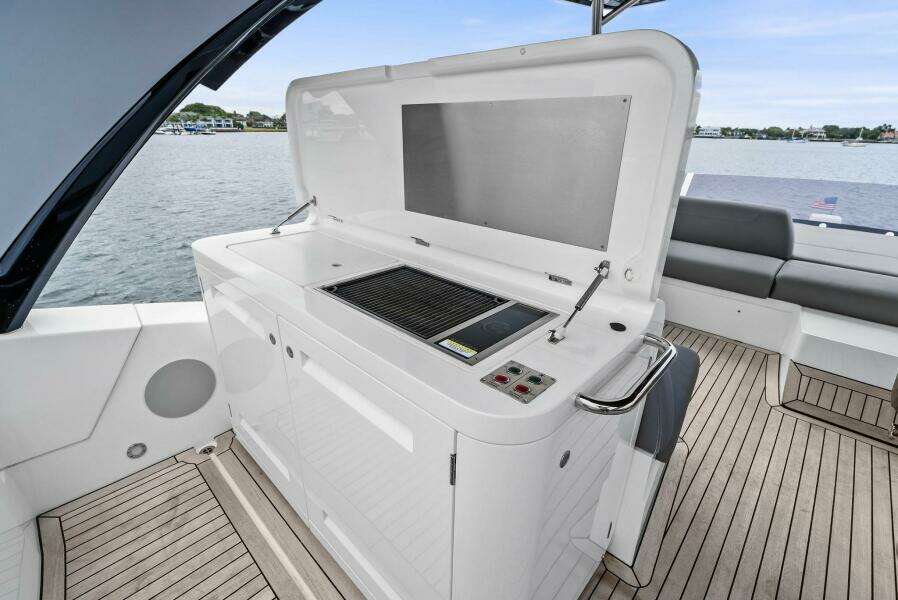 2025 Sunseeker 55 Manhattan