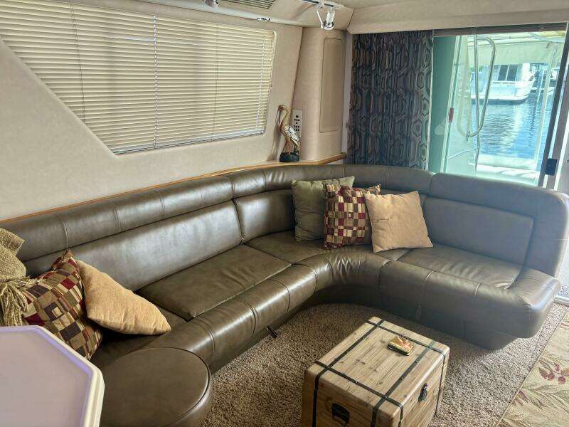 1995 Sea Ray 550 Sedan Bridge