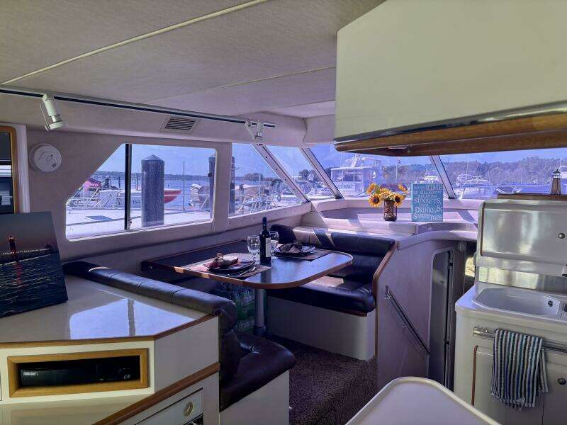 1995 Sea Ray 550 Sedan Bridge