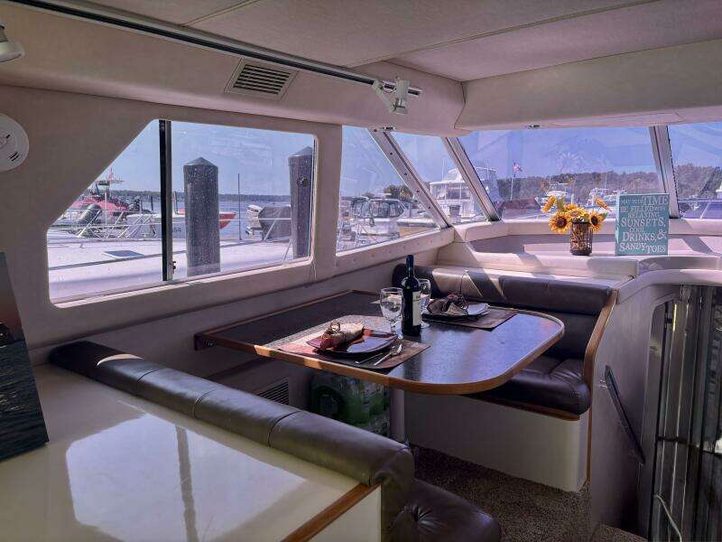 1995 Sea Ray 550 Sedan Bridge