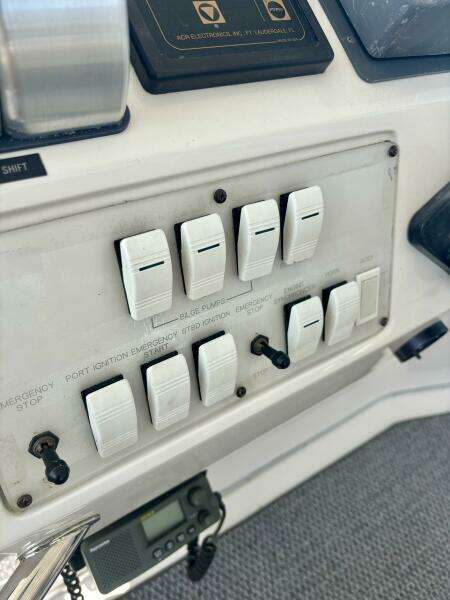 1995 Sea Ray 550 Sedan Bridge