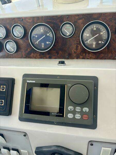 1995 Sea Ray 550 Sedan Bridge