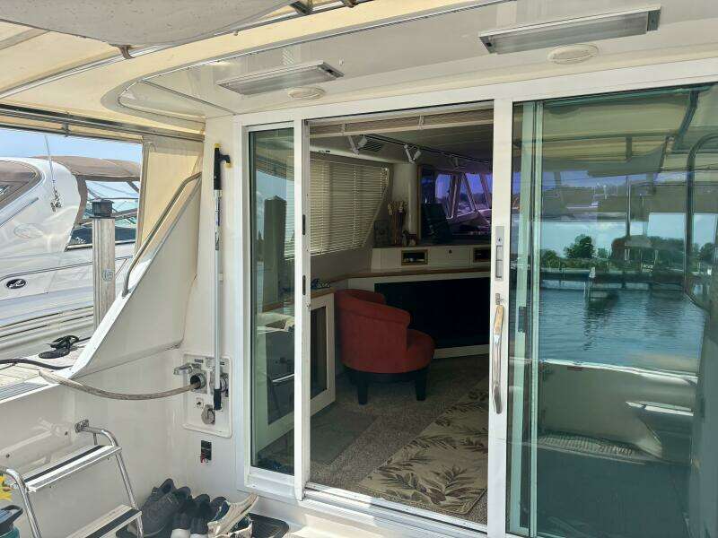 1995 Sea Ray 550 Sedan Bridge