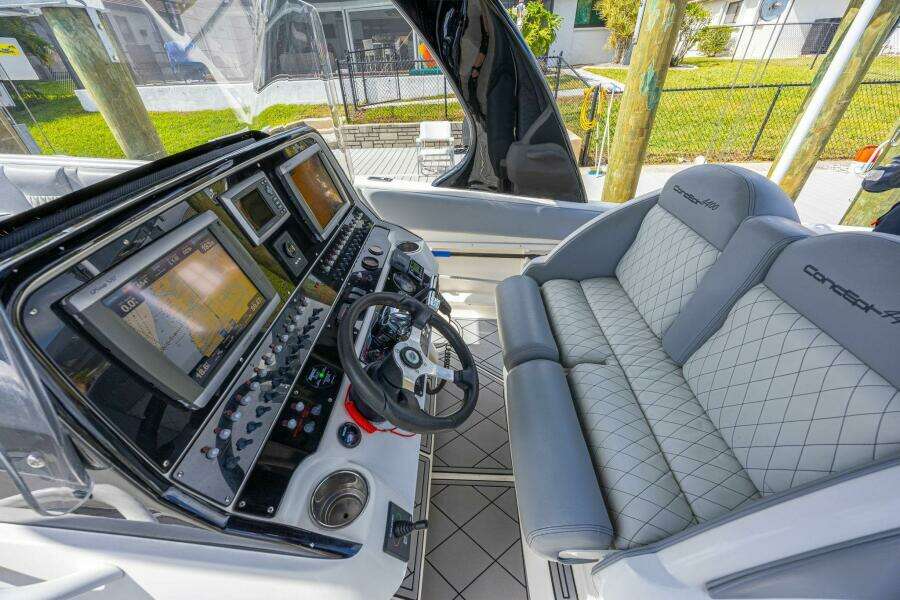 2010 Concept 4400 Sport Yacht