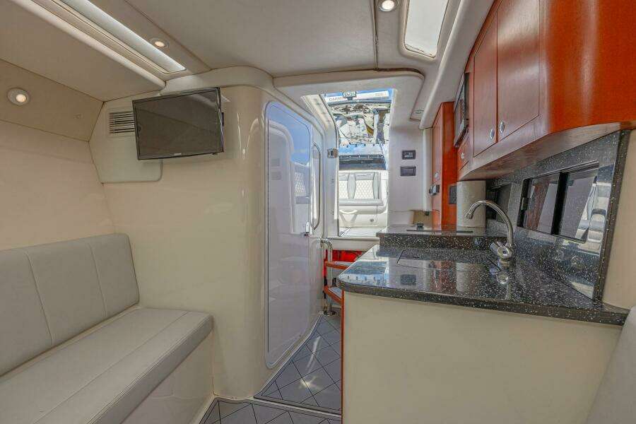 2010 Concept 4400 Sport Yacht