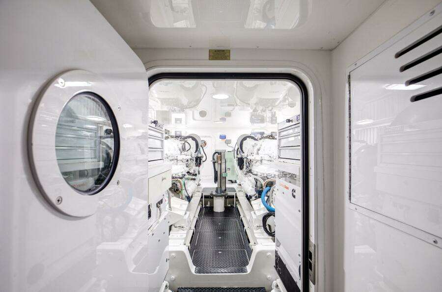Viking 70 Convertible - Engine Room