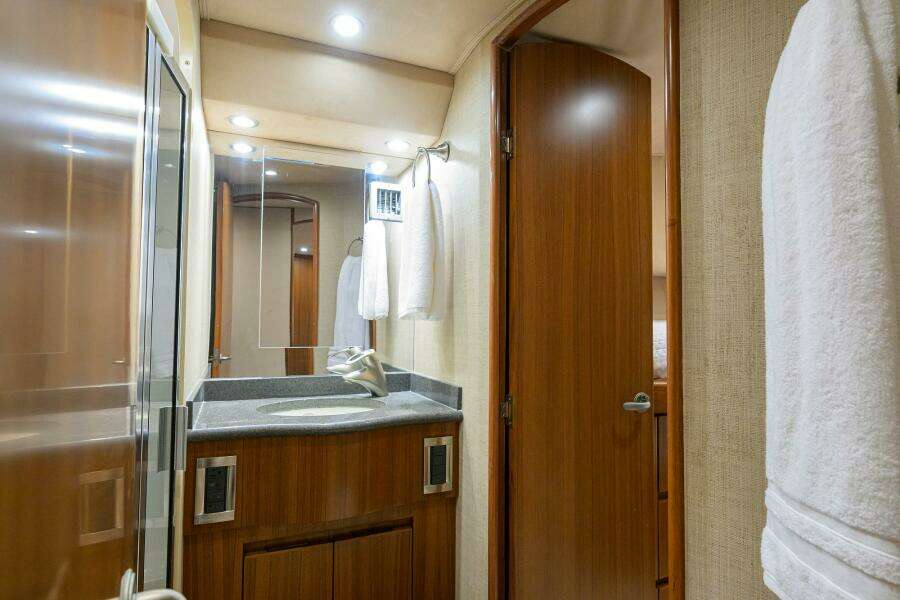 2008 Viking 60 Convertible