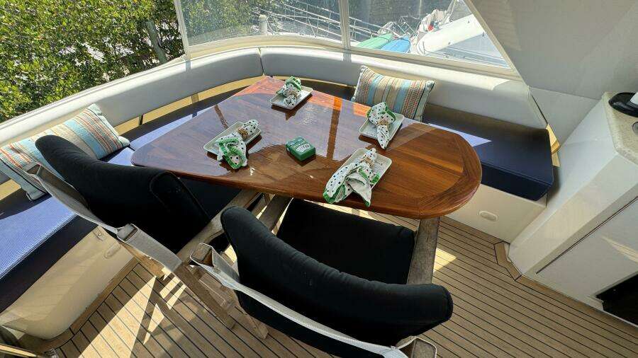 Flybridge Dinette