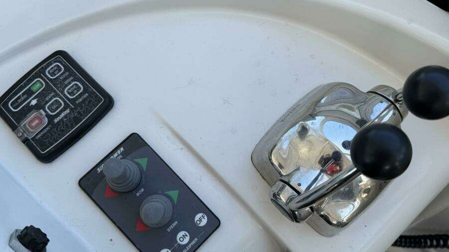 Flybridge Equipment & Navigation