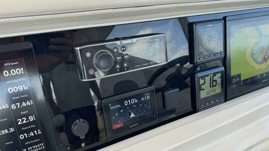 Flybridge Equipment & Navigation