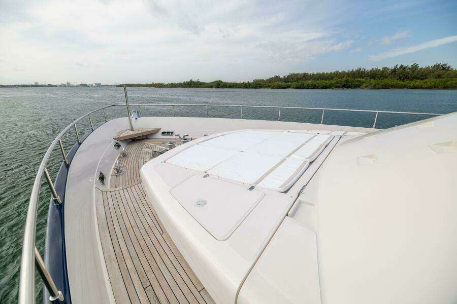 2001 Ferretti 94 Raised Pilothouse - Dreamchaser -Flybridge
