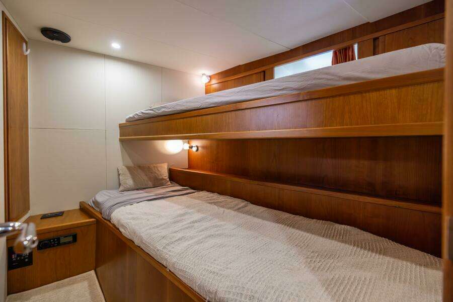 2001 Ferretti 94 Raised Pilothouse - Dreamchaser -Crew Quarters