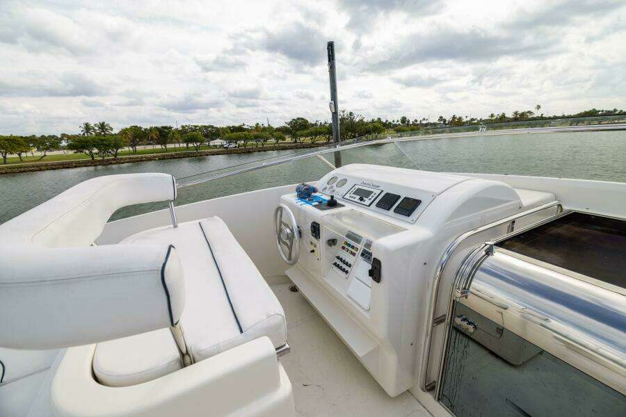 2001 Ferretti 94 Raised Pilothouse - Dreamchaser -Flybridge