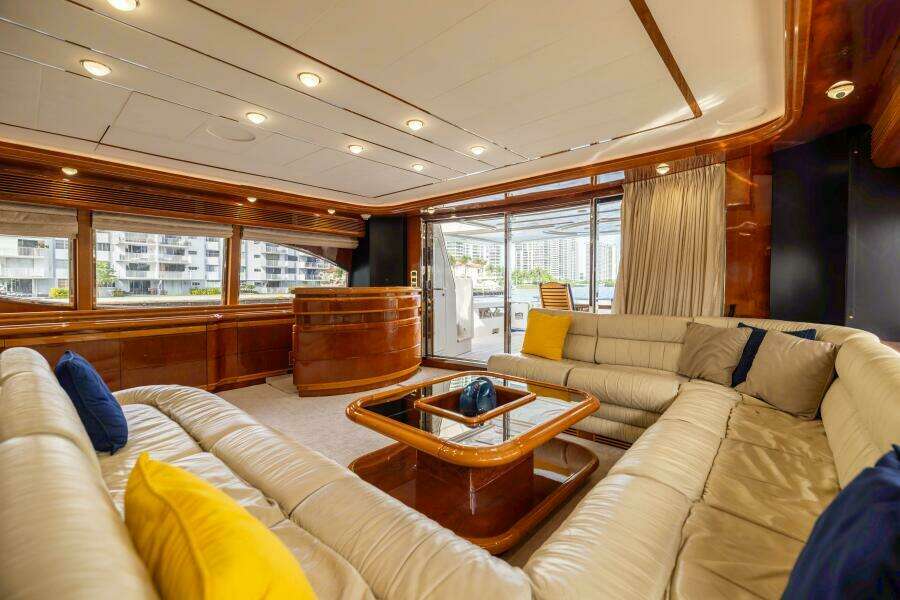 2001 Ferretti 94 Raised Pilothouse - Dreamchaser -Salon