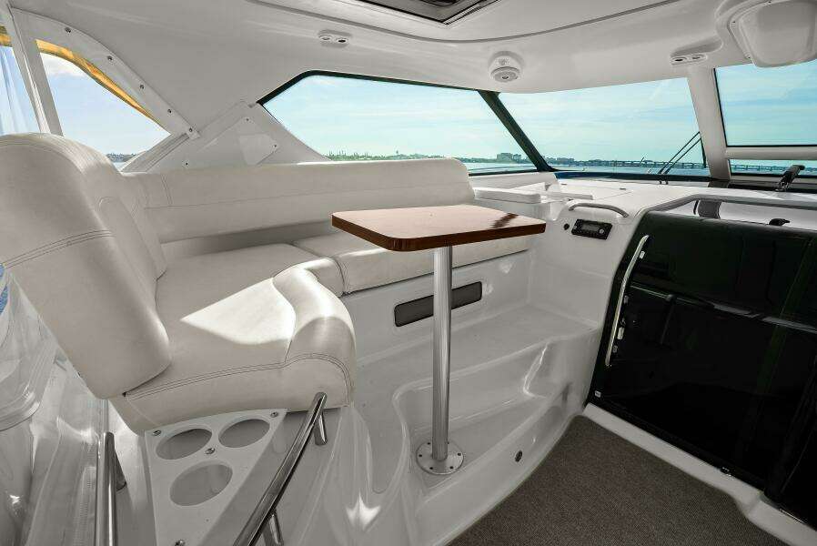 2007 Tiara Yachts 4300 Sovran - Helm Seating 