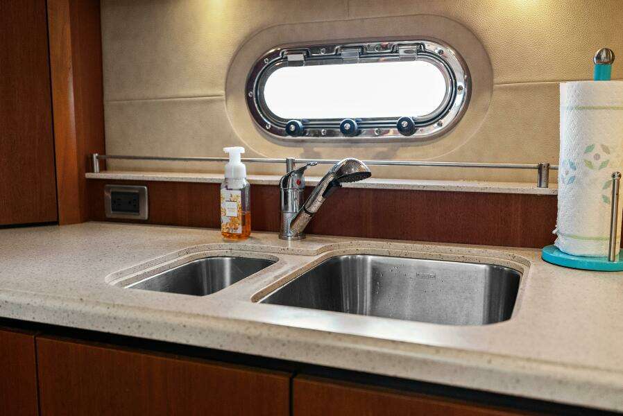 2007 Tiara Yachts 4300 Sovran - Galley