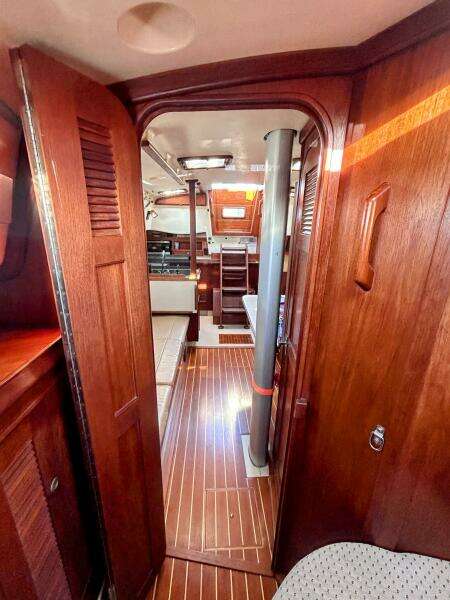 1999 Island Packet 320