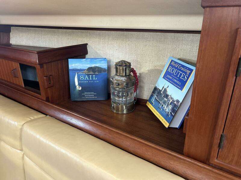 1999 Island Packet 320