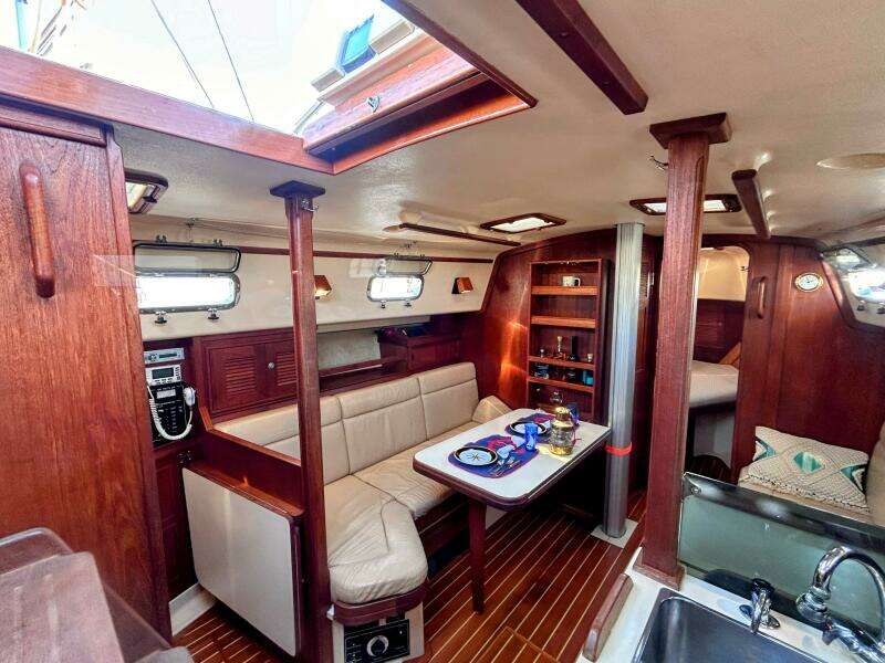 1999 Island Packet 320