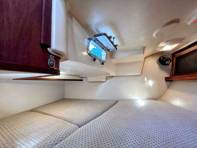 1999 Island Packet 320