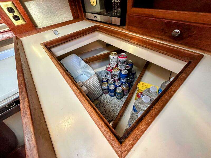 1999 Island Packet 320