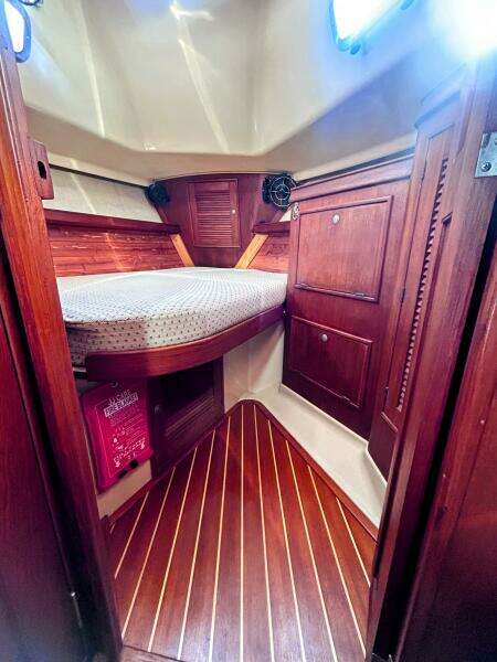 1999 Island Packet 320