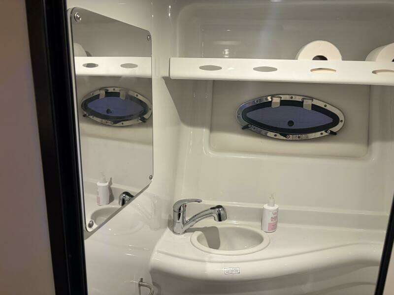 2019 Crownline 264 CR