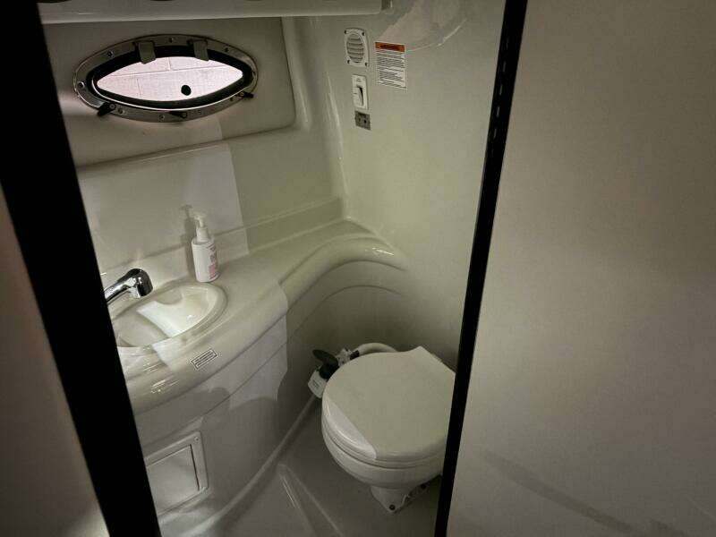 2019 Crownline 264 CR