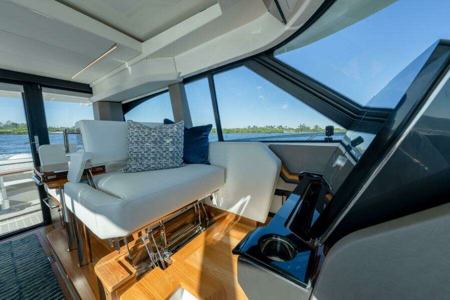 2025 Tiara Yachts 43 LE