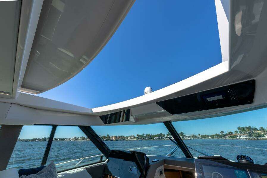 2025 Tiara Yachts 43 LE