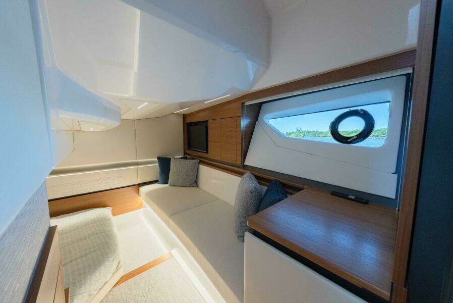 2025 Tiara Yachts 43 LE