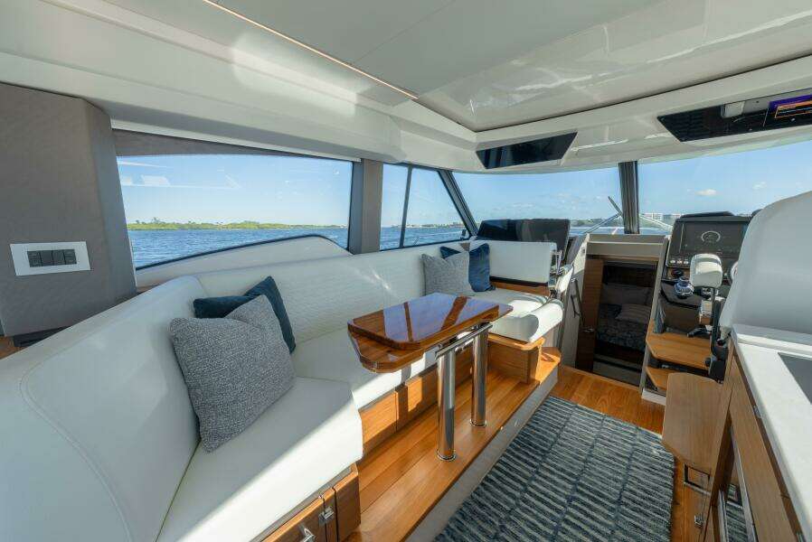 2025 Tiara Yachts 43 LE