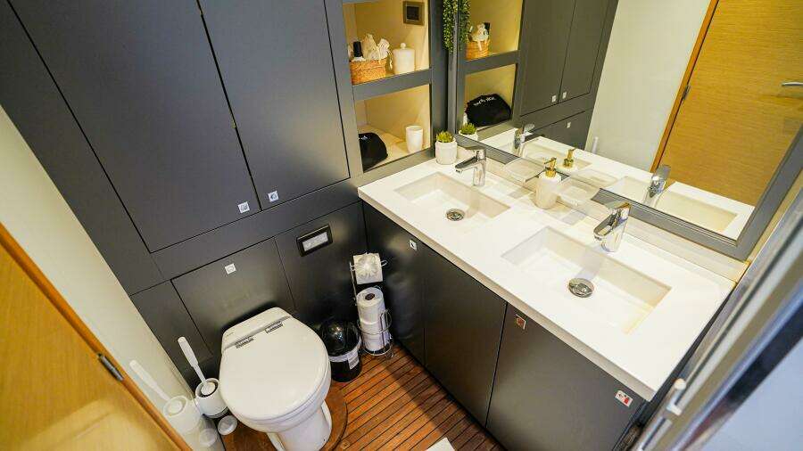 2017 Fountaine Pajot Victoria 67