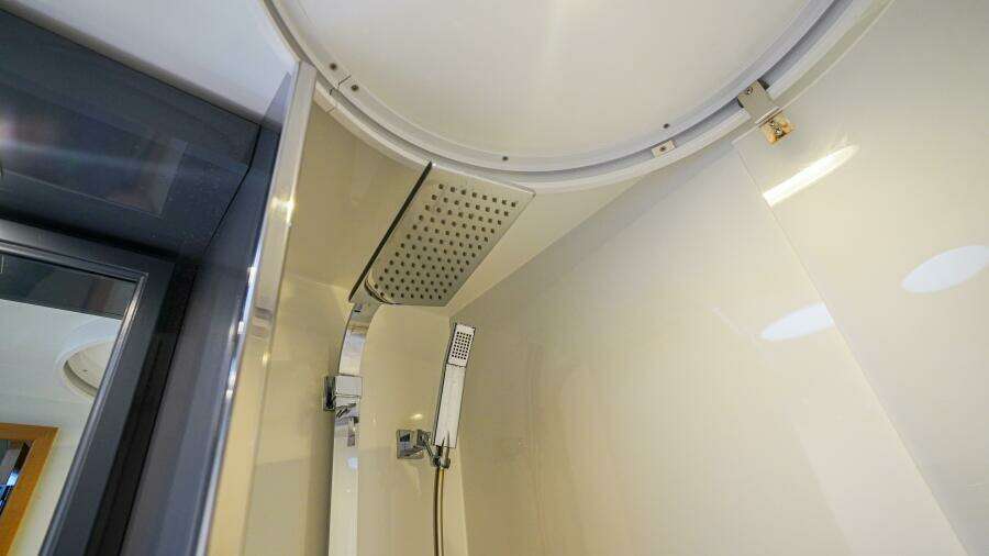 2017 Fountaine Pajot Victoria 67