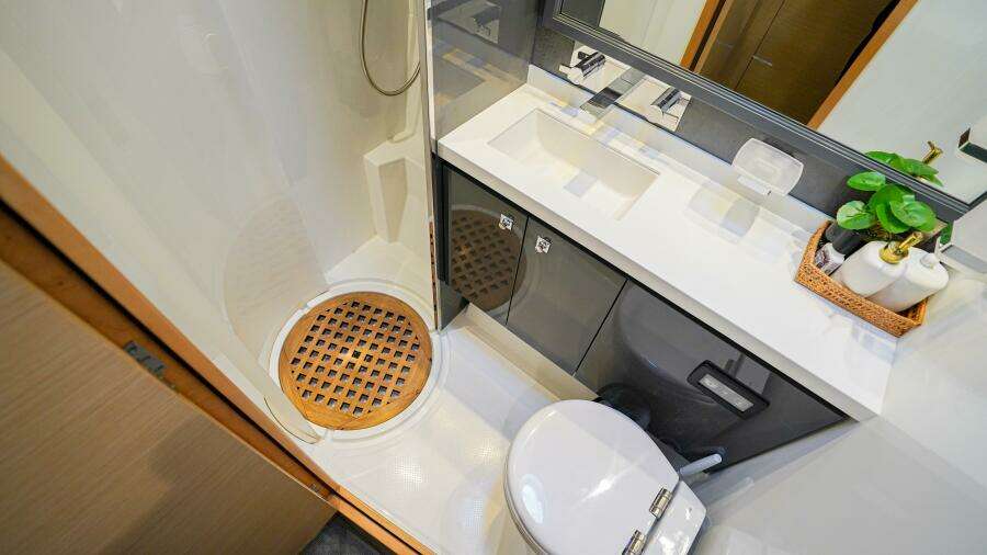 2017 Fountaine Pajot Victoria 67