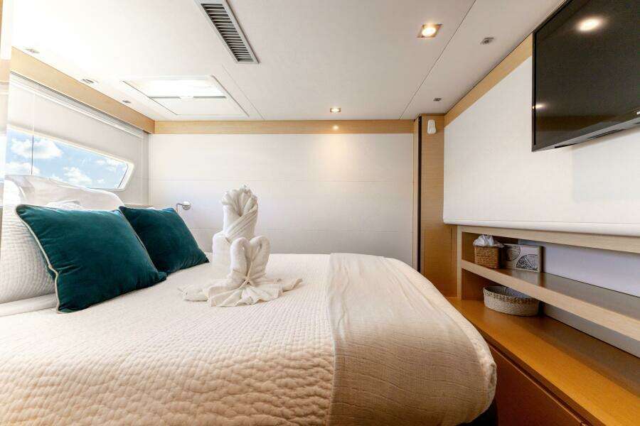 2017 Fountaine Pajot Victoria 67