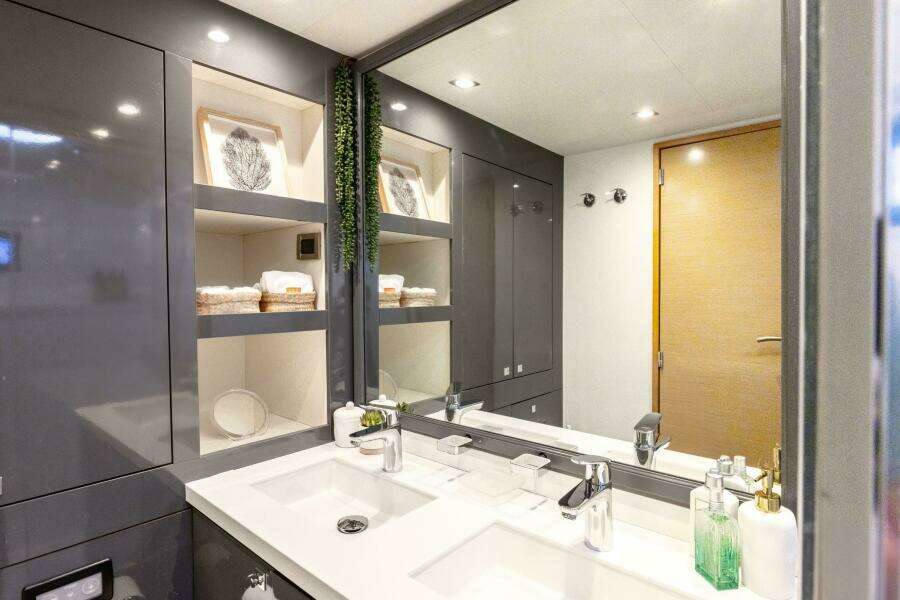 2017 Fountaine Pajot Victoria 67